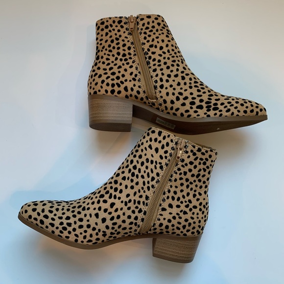 LAST PAIR! Vegan cheetah print ankle booties - Picture 5 of 6